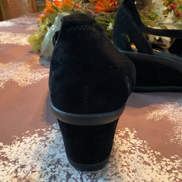 Sandals - Picture 9 of 9